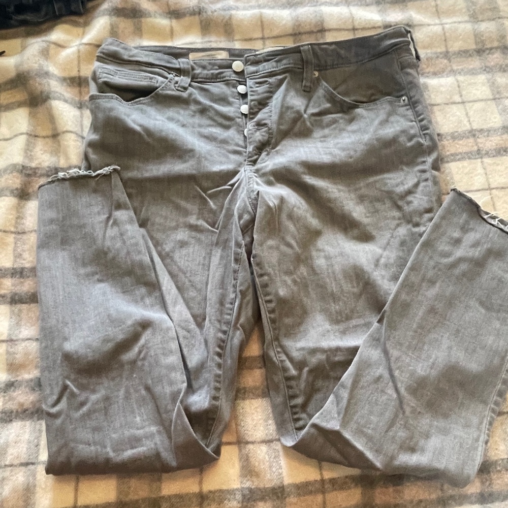 Universal thread gray jean